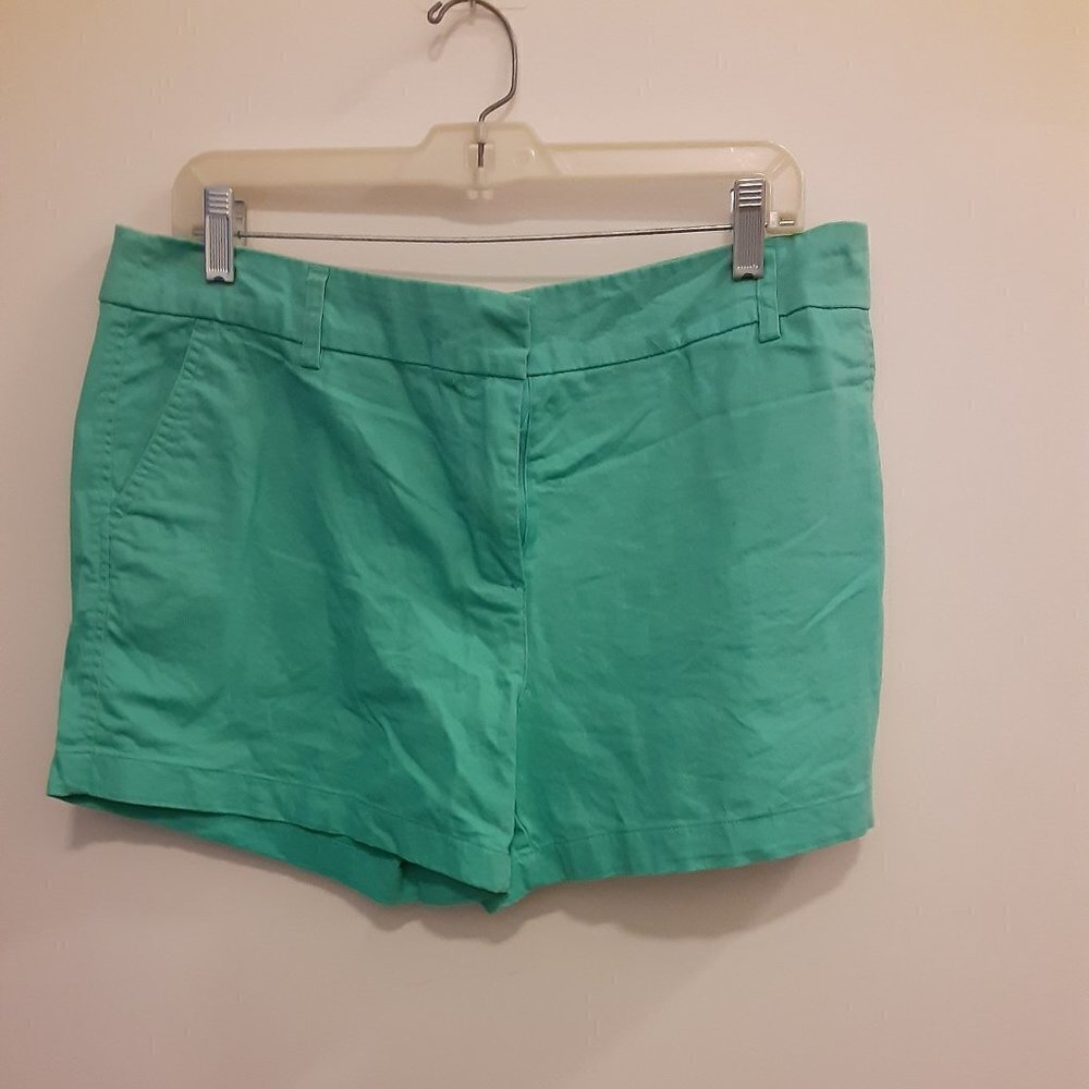 Cambridge Size 12 Green Zippered Front Shorts